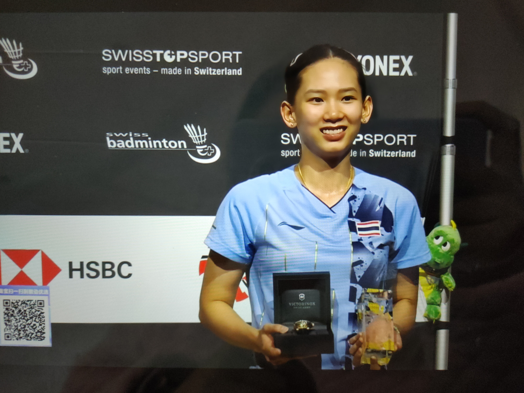 接提升了球 接提升了球