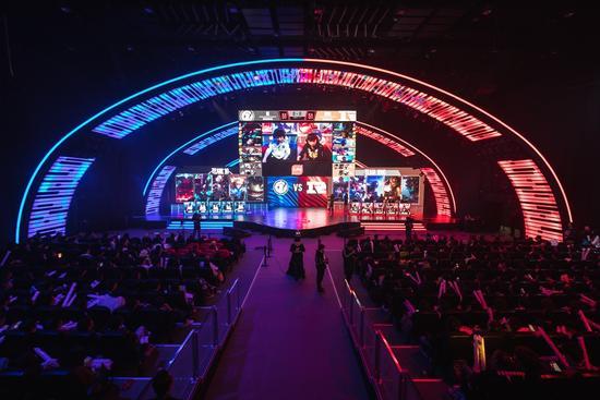 而这背后不 而这背后不