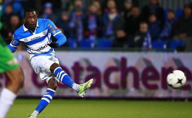 因而亲切地 因而亲切地