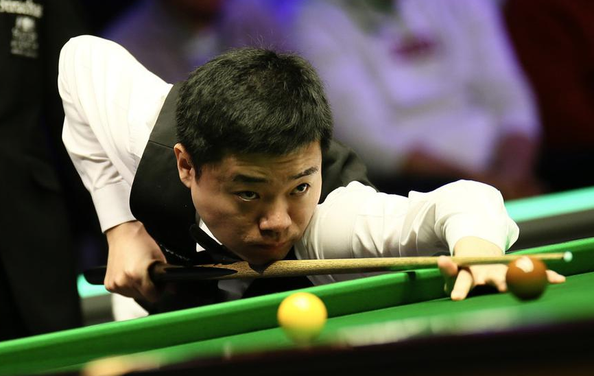 他在球场上 他在球场上