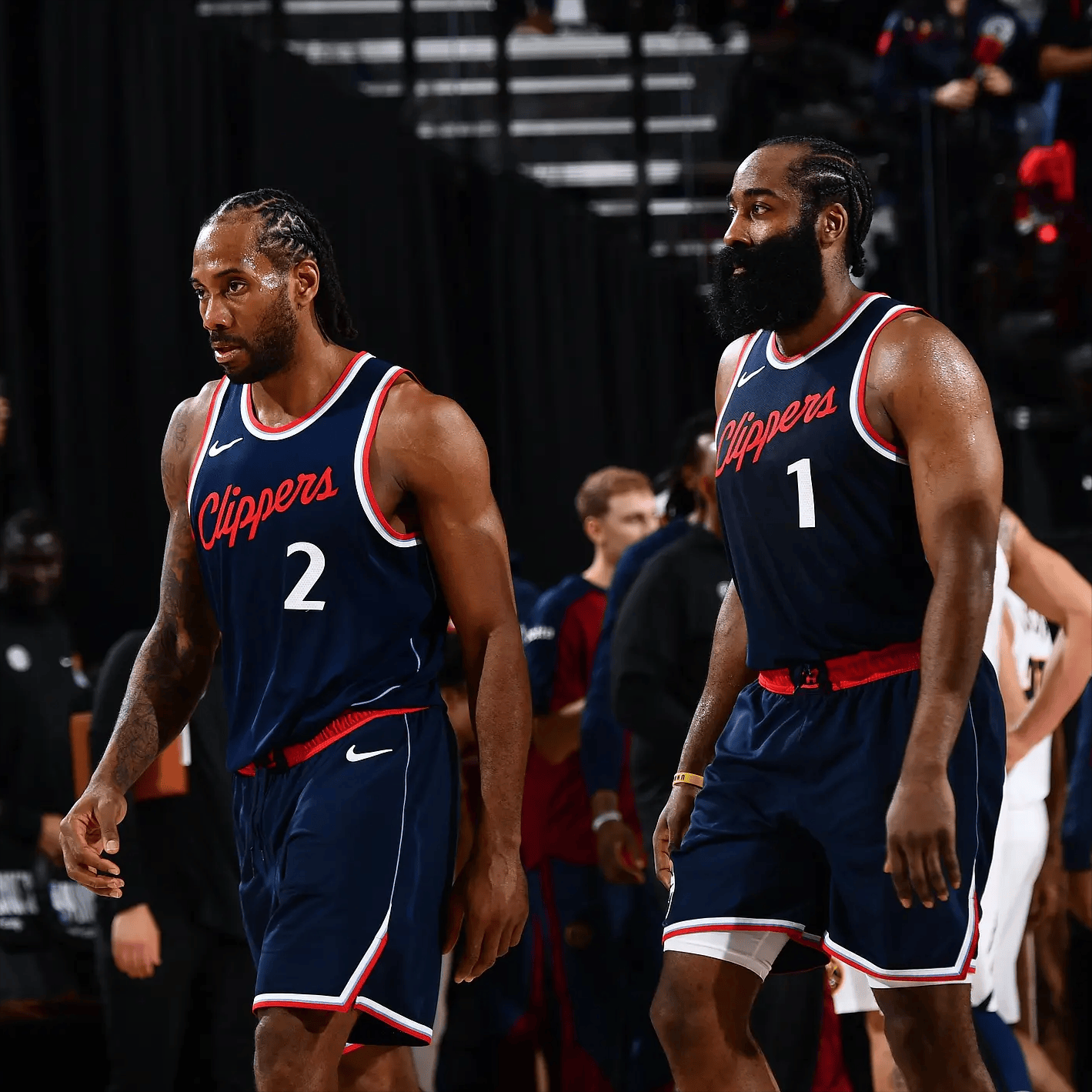 是在对比中 是在对比中